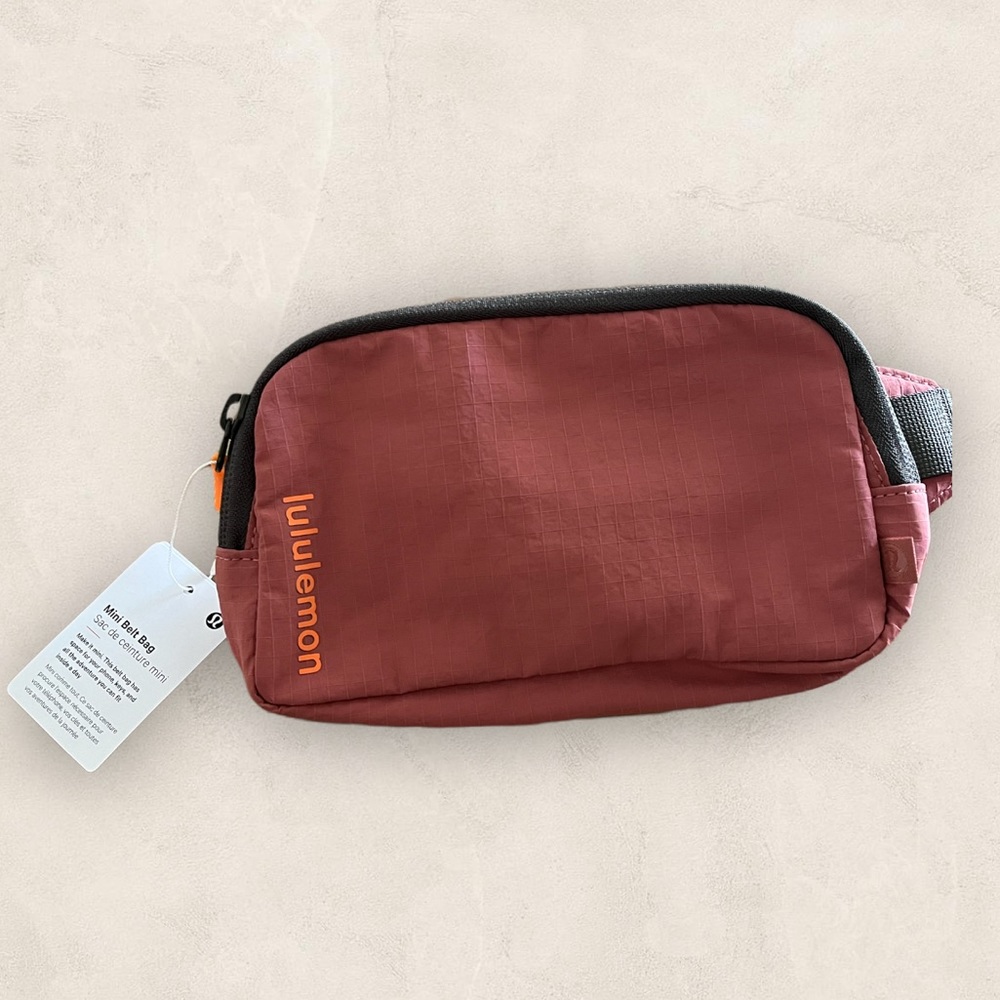 lululemon Mini Belt Bag - NWT! - Picture 3 of 5